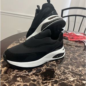 Jimmy Choo Memphis black Sneakers in box and dust bag   Size 38.5. Worn once